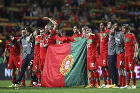 Portugal-Bósnia (15/11/11): Seleção e público a cantar o hino