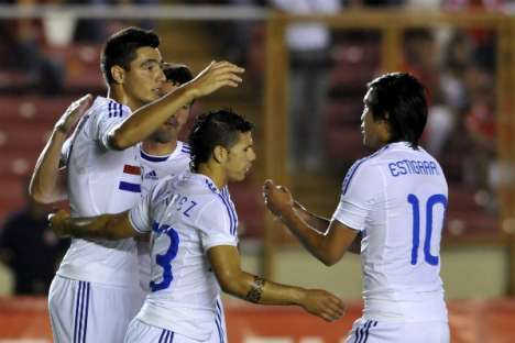 Cardozo marca em vitória do Paraguai