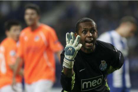 FC Porto-Apoel: Helton ralha com colegas