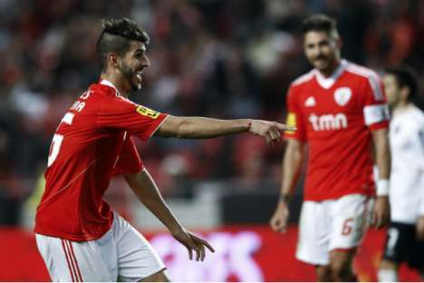 Benfica-Santa Clara (18/01/12): Nélson Oliveira festeja golo