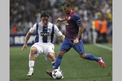 Supertaça Europeia: Barcelona vs FC Porto (foto 05, Cristián vs Daniel Alves)