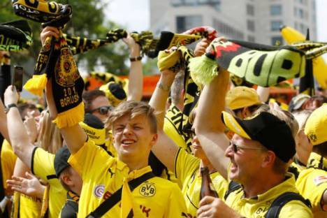 Adeptos do Borussia Dortmund em festa