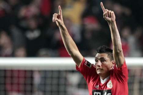 Benfica-FC Porto (02/03/12): Oscar Cardozo festeja segundo golo (2)
