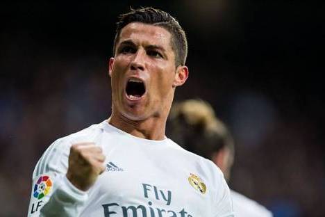 Cristiano Ronaldo (Real Madrid) festeja golo - meio corpo