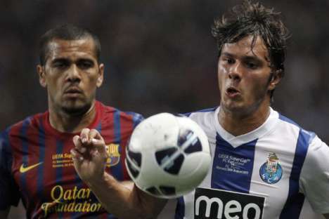 Supertaça Europeia: Barcelona vs FC Porto (foto 06, Daniel Alves e Kléber)
