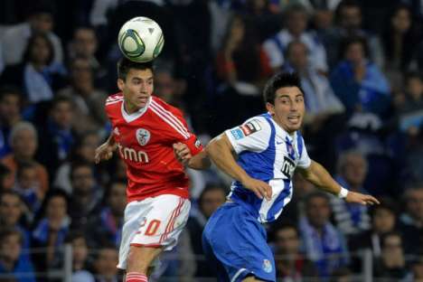 FC Porto - Benfica (23/09/11) - Foto 02: Fucile vs Gaitán