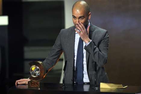 Pep Guardiola recebe prémio de Treinador do Ano