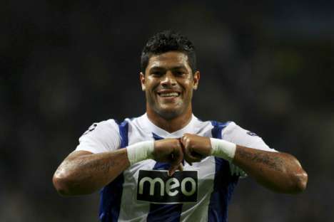 FC Porto-Apoel: Hulk festeja golo