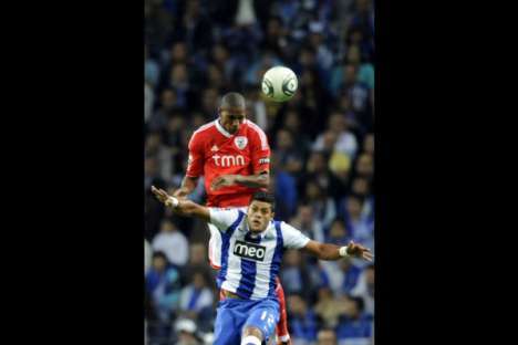 FC Porto - Benfica (23/09/11) - Foto 17: Hulk vs Emerson