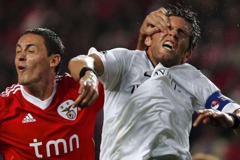 Benfica-Basileia (02/11/11): Matic vs Huggel