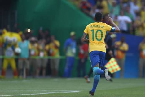 Neymar festeja nos Jogos Olímpicos 2016