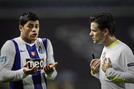 Académica-FC Porto (19/11/11): Hulk discute com árbitro Bruno Paixão