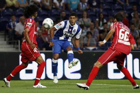 FC Porto-Gil Vicente disputa de bola