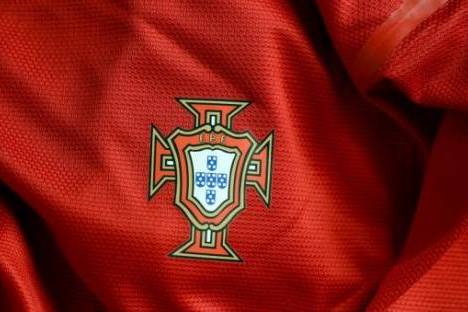 Portugal (Destaque do logo FPF na camisola)