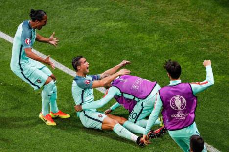 Portugal celebra golo na meia-final do Europeu 2016