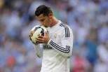 Cristiano Ronaldo beija bola