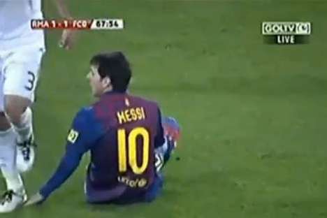 Pisão de Pepe a Messi (vídeo)