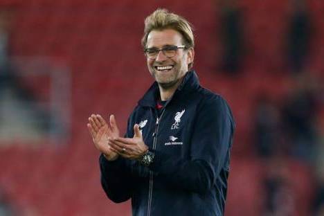 Jürgen Klopp aplaude no Liverpool
