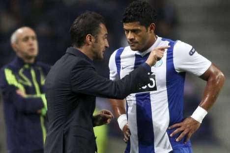 FC Porto-Apoel: Vítor Pereira fala com Hulk