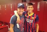 Neymar com Adriano (balneário Barcelona)