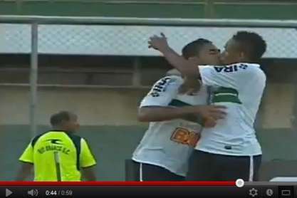 Vídeo do Youtube: Beijo entre jogadores