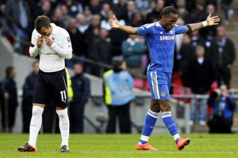 Drogba festeja golo ao Tottenham