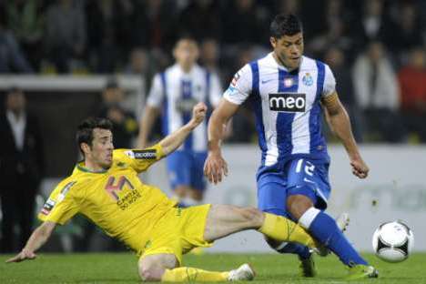 Luisinho (P. Ferreira) vs Hulk (FC Porto)