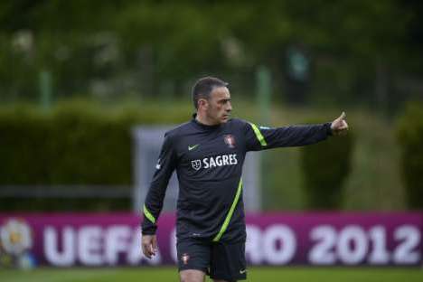 Euro 2012 - Portugal: Paulo Bento durante treino em Opalenica