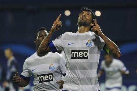 Dínamo de Zagreb-FC Porto (18/09/12): Lucho González festeja golo