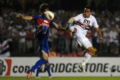 Imagens de 13/12/12 - Futebol: Jadson (São Paulo) vs Galmarini (Tigres), final da Taça Sul-Americana