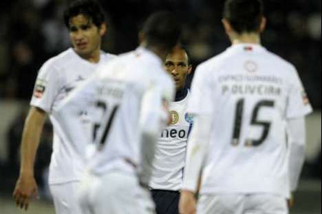 V. Guimarães-FC Porto (02/02/13): Liedson entre vimaranenses (Getty Images)