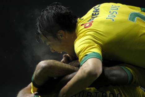 Imagens de 12/02/13 - Futebol: jogadores do Paços de Ferreira festejam golo ao Sporting de Braga
