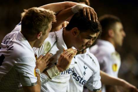 Gareth Bale saudado por colegas no Tottenham-Lyon
