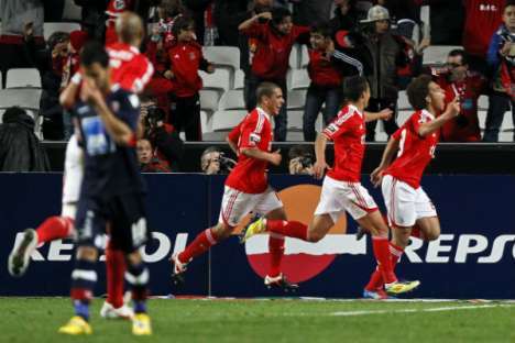 Benfica-Sp. Braga (31/03/12): companheiros festejam golo de Witsel