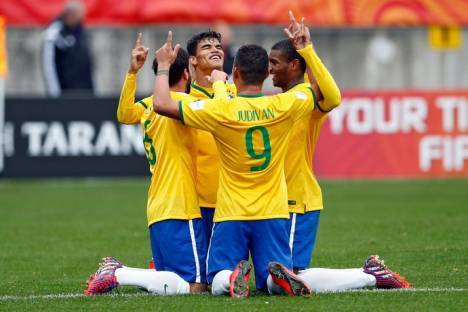 Brasil sub-20 festejam golo à Nigéria