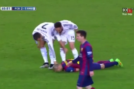 Vídeo: Cristiano Ronaldo puxa a orelha a Mascherano