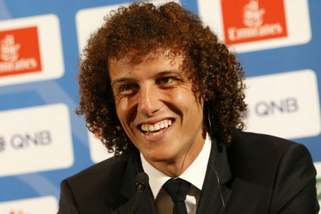 David Luiz sorri em conferência de imprensa