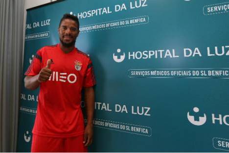 Eliseu apresentado no Benfica