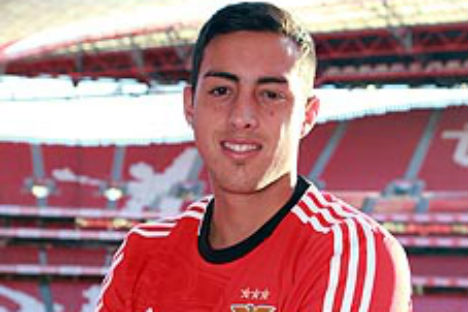 Funes Mori com camisola do Benfica