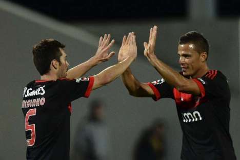 Lima e Luisinho celebram no G. Vicente 0-3 Benfica 