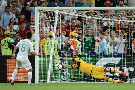 Euro 2012: Portugal-Espanha (Moutinho falha grande penalidade)