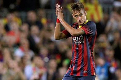 Neymar aplaude no Barcelona, 2015