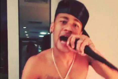 Neymar centra-se no hip hop (vídeo)