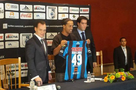 Ronaldinho apresentado no Querétaro