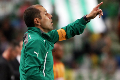 Leonardo Jardim (Sporting) dá indicações para dentro do campo