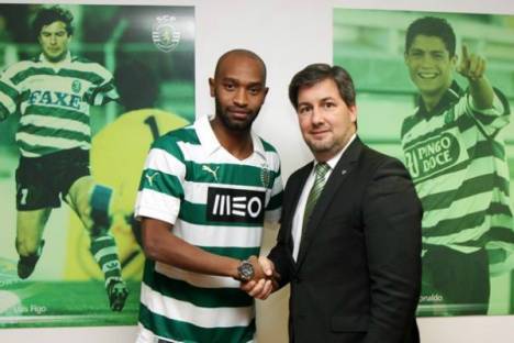 Shikabala e Bruno de Carvalho, assinatura de contrato