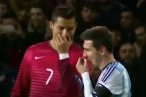 Ronaldo diz piada a Messi (vídeo)