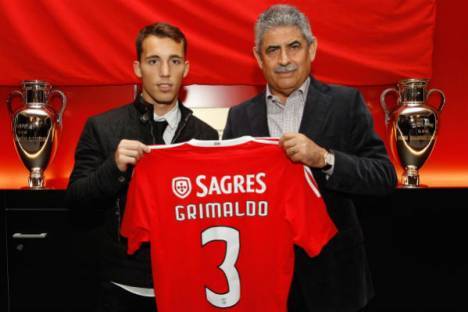 Grimaldo apresentado no Benfica