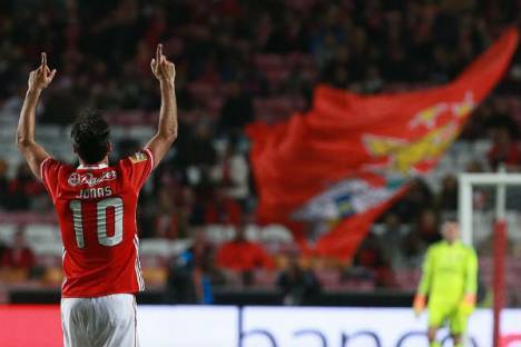 Jonas celebra de costas no Benfica-Vizela