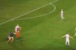 Ronaldo escapa a adepto (vídeo)